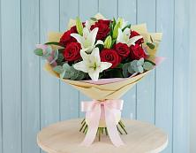 Букет цветов из:  Лилии и Розы в Никитовке
