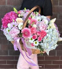 Композиция солнечный день в Никитовке Цветочная композиция из Розы, Хризантемы, Пионы и Лизиантусы в корзине в Никитовке