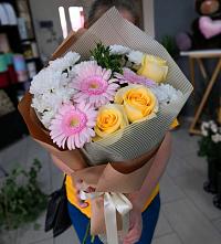 Букет цветов из:  Герберы, Розы и Хризантемы в Никитовке