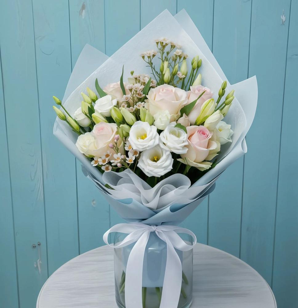 Букет цветов из: Розы и Лизиантусы в Никитовке