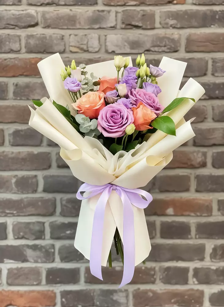 Букет цветов из: Лизиантусы и Розы в Никитовке