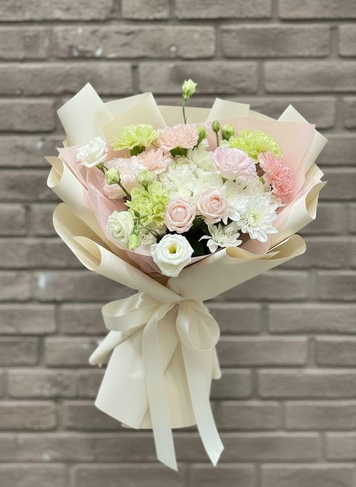 Букет цветов из: Гвоздики, Розы, Лизиантусы и Хризантемы в Никитовке