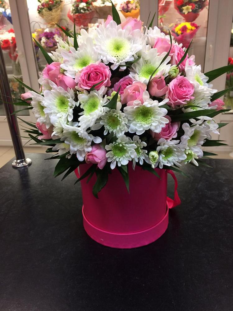 Цветочная композиция из Розы и Хризантемы в шляпной коробке в Никитовке