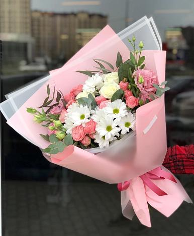 Букет цветов из: Розы, Лизиантусы и Хризантемы в Никитовке