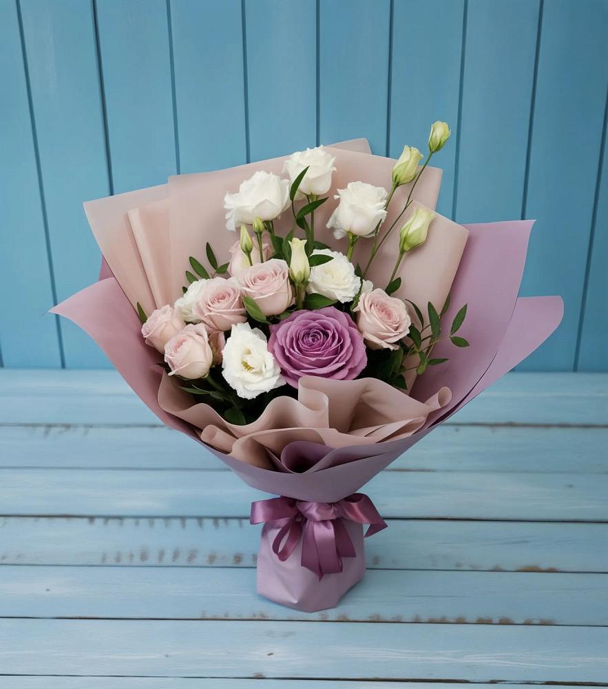 Букет цветов из: Розы и Лизиантусы в Никитовке